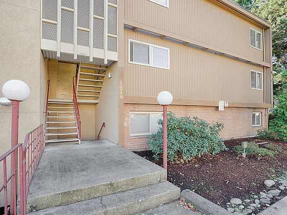 3rd image of 12048 32nd Ave NE APT 207
