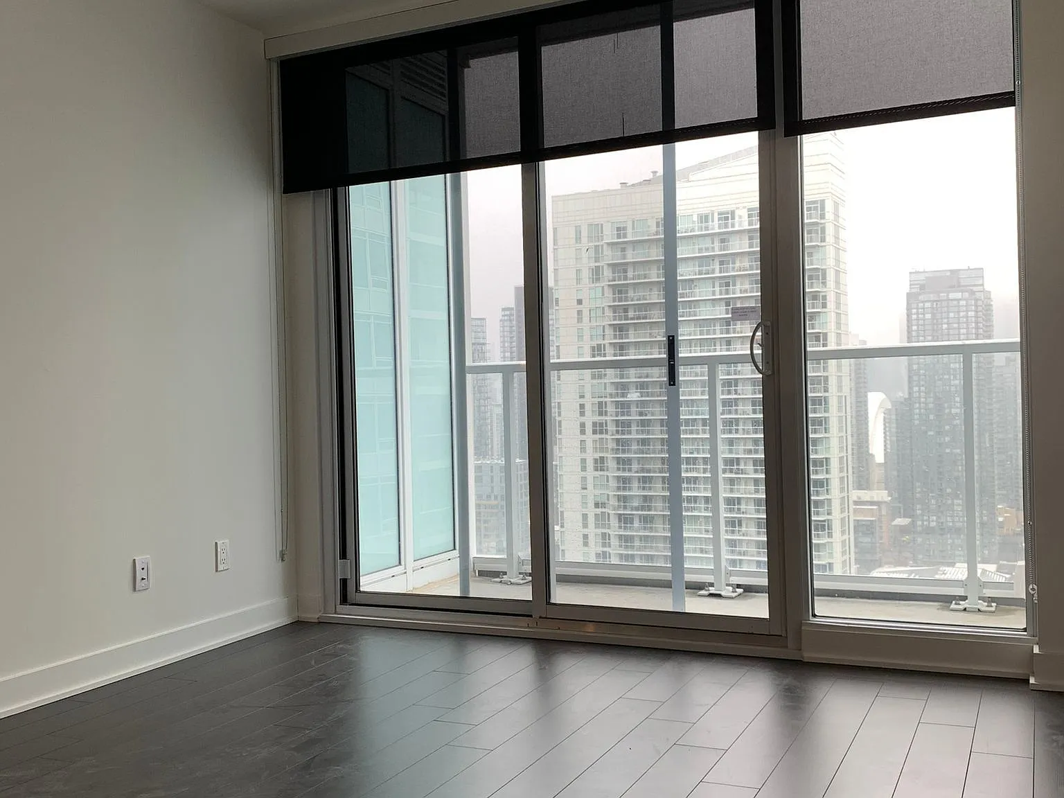 Lakeshore Condo — Photo 4
