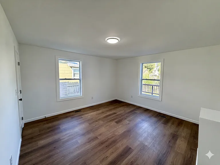 206 E Burwell Ave — Photo 9