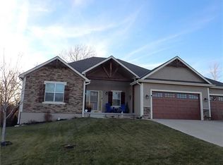 806 S 155th Ter, Basehor, KS 66007