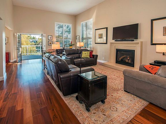 4th image of 18020 Stanford Ct