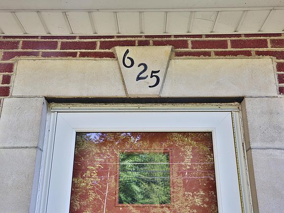 5th image of 625 Yaronia Dr N