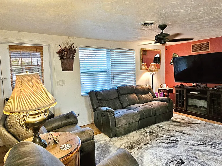 1120 Lampp Dr — Photo 6
