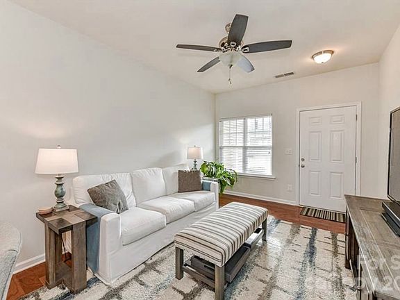 3rd image of 4633 Quinton Ln