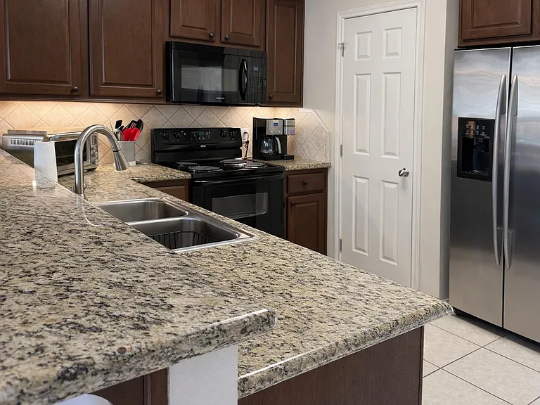 114 Forest Dr — Photo 3