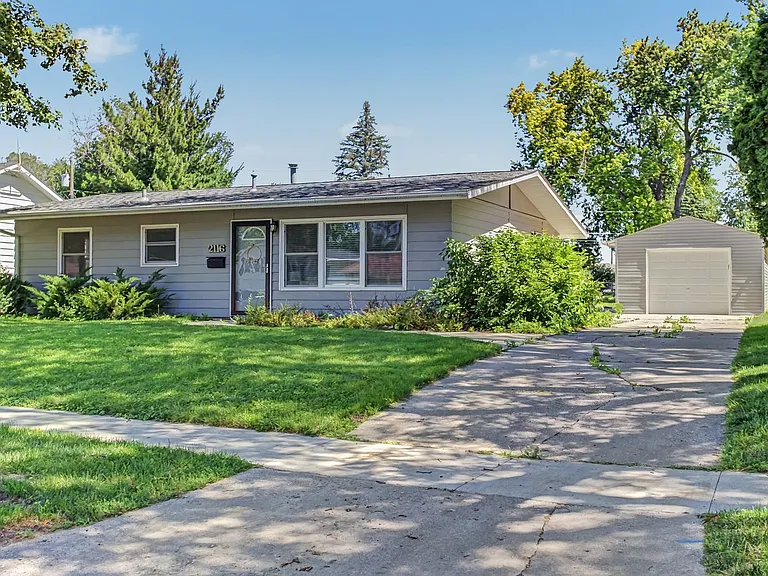 2116 Ferndale Ave — Photo 2