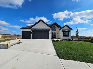 11289 S Sunray Dr, Olathe, KS 66061