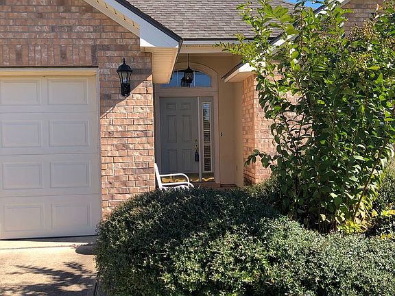 2nd image of 407 Broughton Cir
