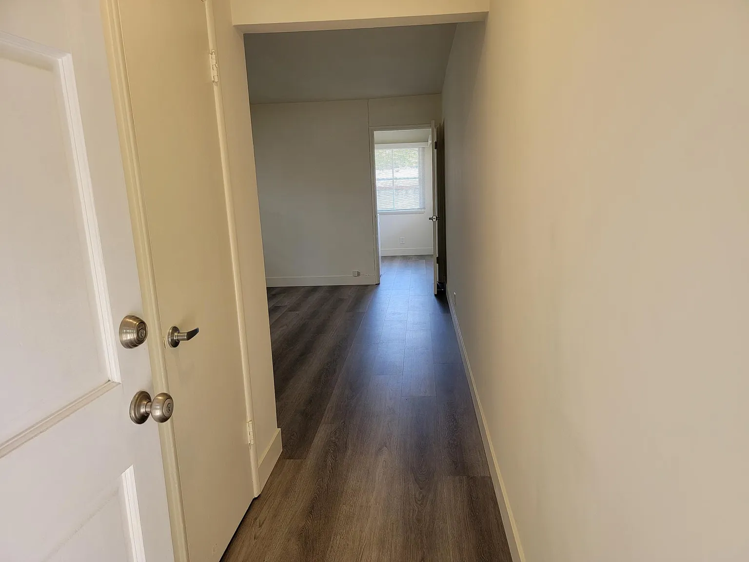 Studio, 550 sqft, $1,975 — Photo 2