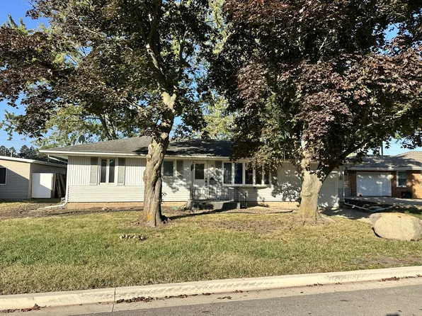 2108 Wynnewood Ln, Peru, IL 61354