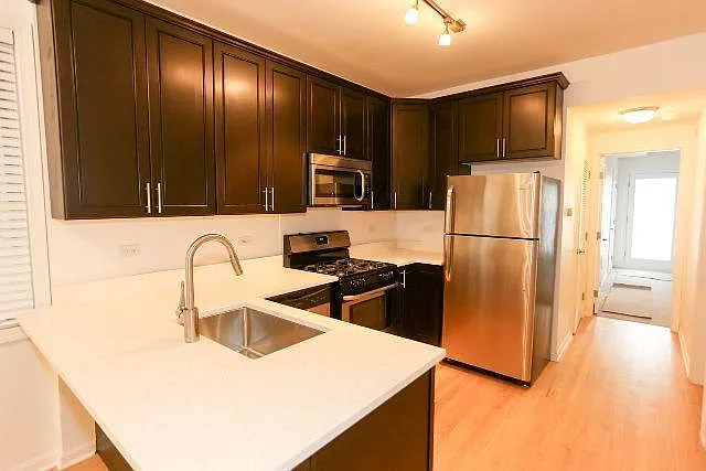 1543 W Walton St #1 — Photo 1