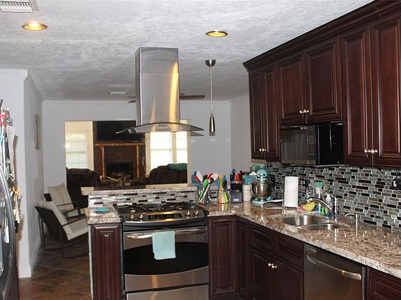 4th image of 3433 Birch Ln