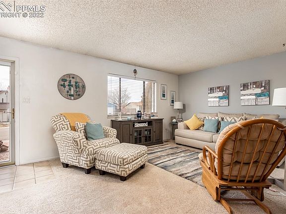4th image of 4207 Blueflax Dr