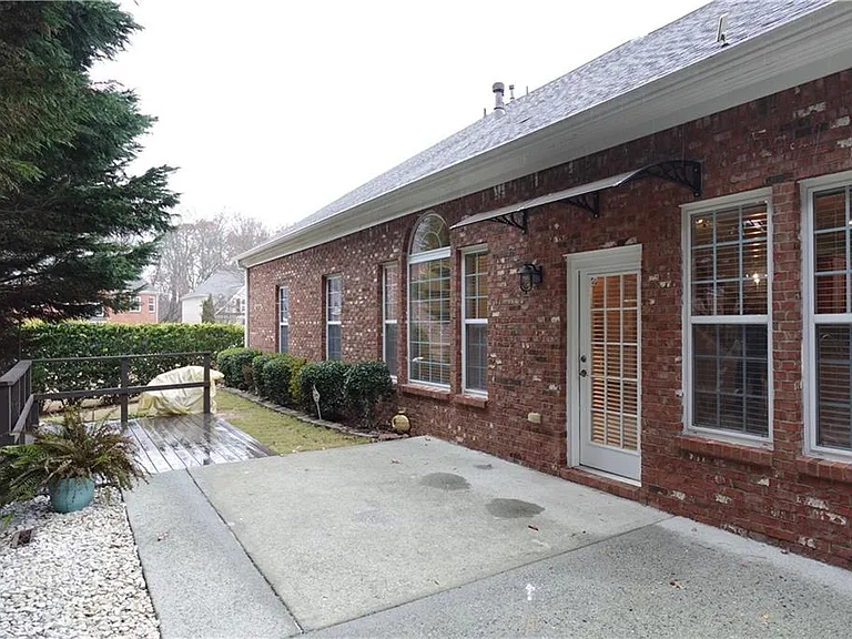 3462 Blanding Ct — Photo 29