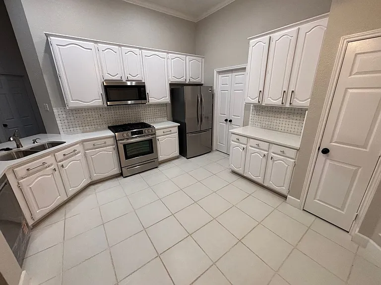 2316 London Dr — Photo 7