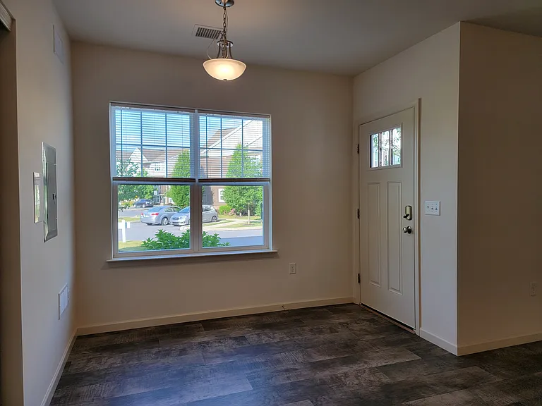 Holly Tree Apartments — Photo 51