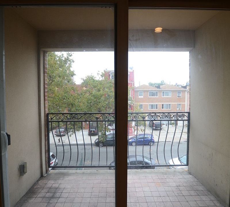 2nd image of 221 Quincy St #2B