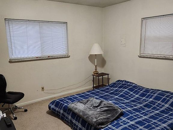 3rd image of 915 Sackett Ave