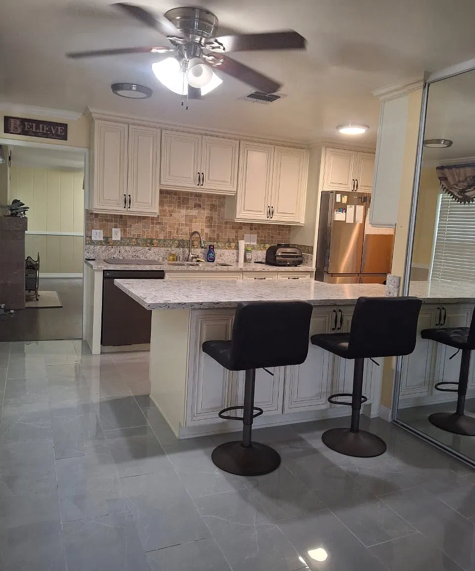3 bed, 2010 sqft, $6,950 — Photo 2