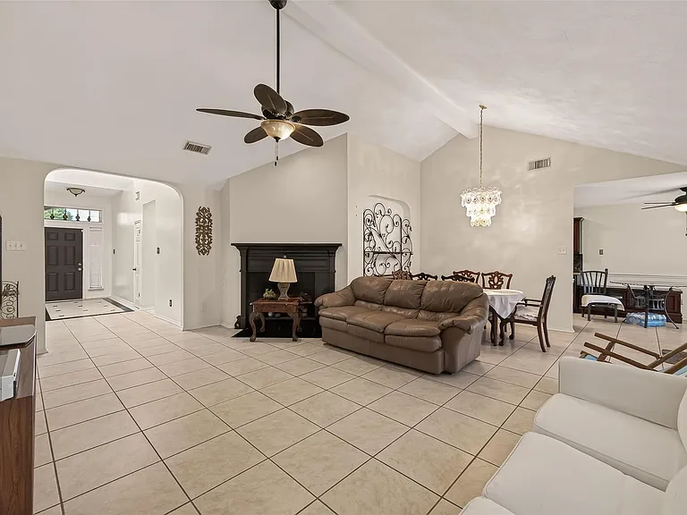 8203 Paddington Place Dr — Photo 8