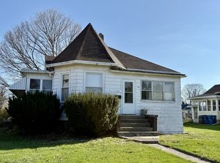 251 E 1st St, Oglesby, IL 61348