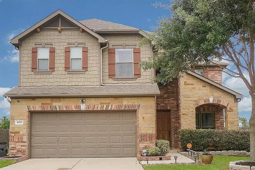 4 bed, 3410 sqft, $2,700 — Photo 1