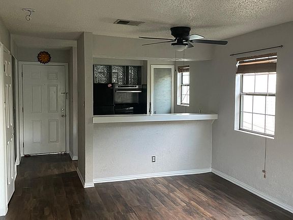 2nd image of 516 S Park Dr Unit 204