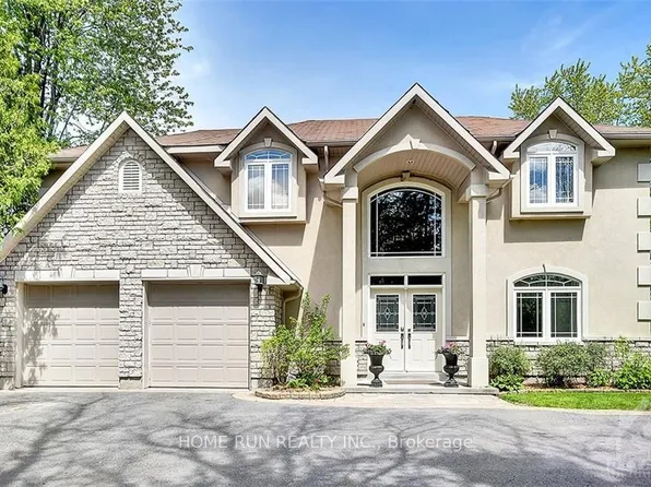 3 Winding Way, Ottawa, ON K2C 3H1