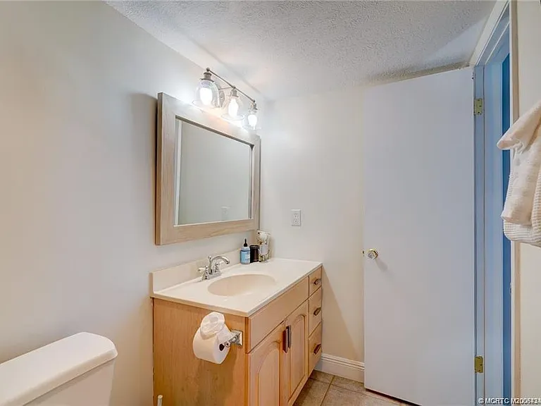 1289 NE Ocean Blvd #5 — Photo 28