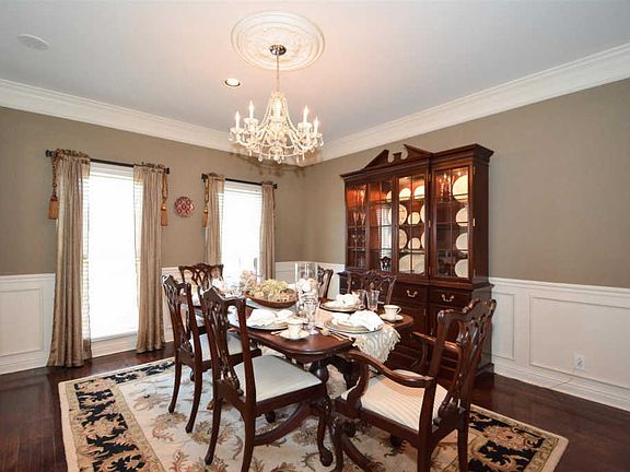 5th image of 2929 Chaucer Dr
