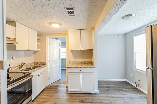 1927 Lincoln St Photo 1