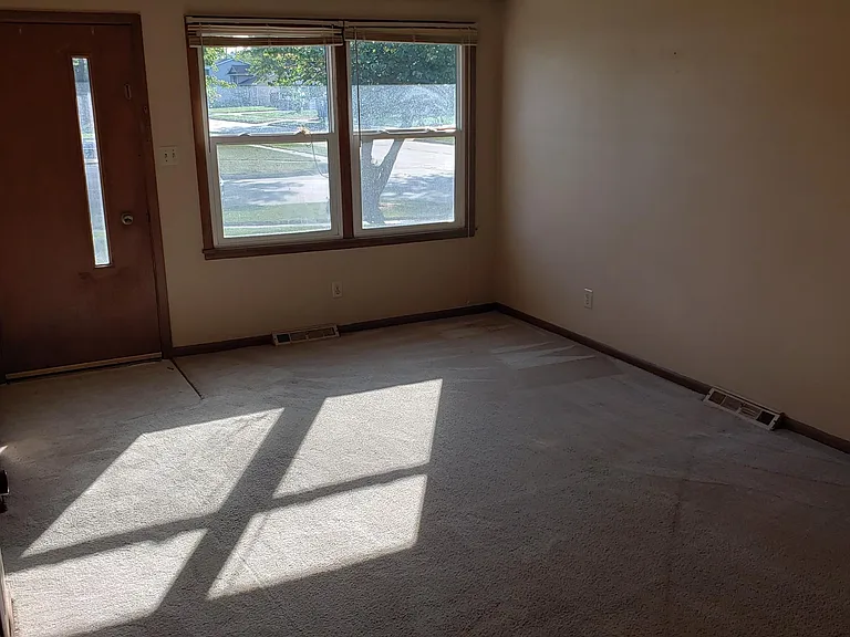204 SE Grant St — Photo 2