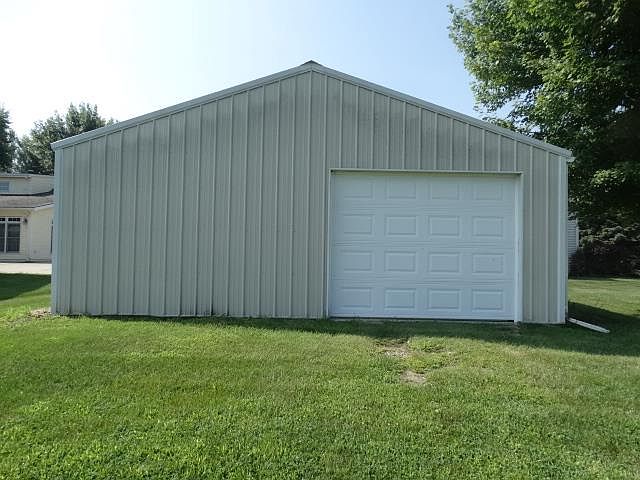 2nd image of 140 Hazel Ave