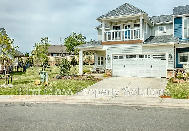 728 Harbor Town Dr — Photo 3