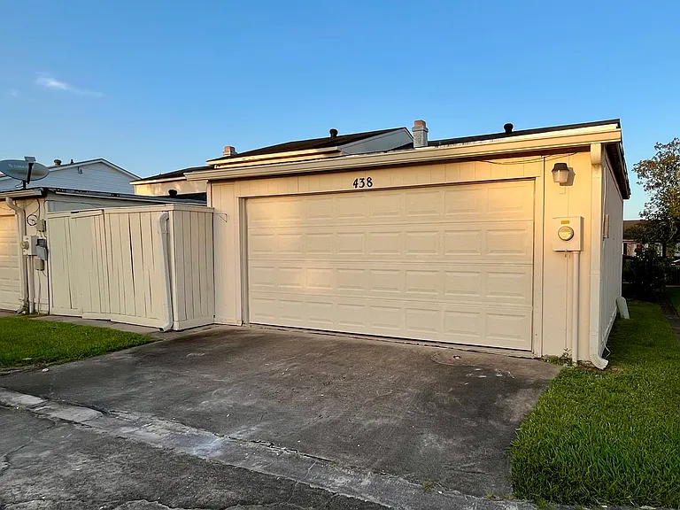 438 Georgetown St — Photo 34