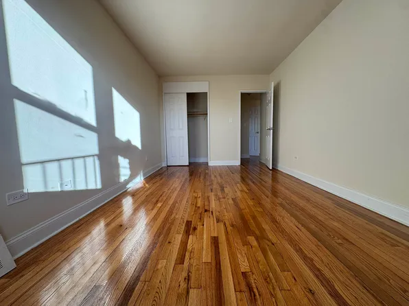 33-24 Parsons Boulevard image 6 of 11