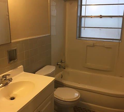4th image of 818 Francis Pl