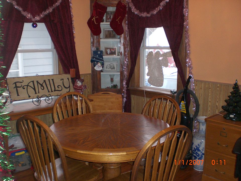 2nd image of 608 3rd St SE