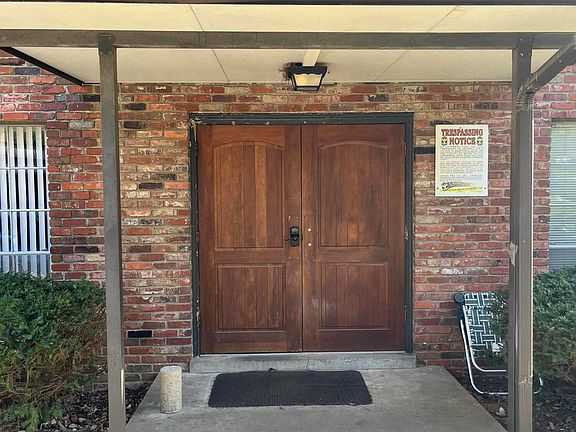 3rd image of 2739 Brownsboro Rd