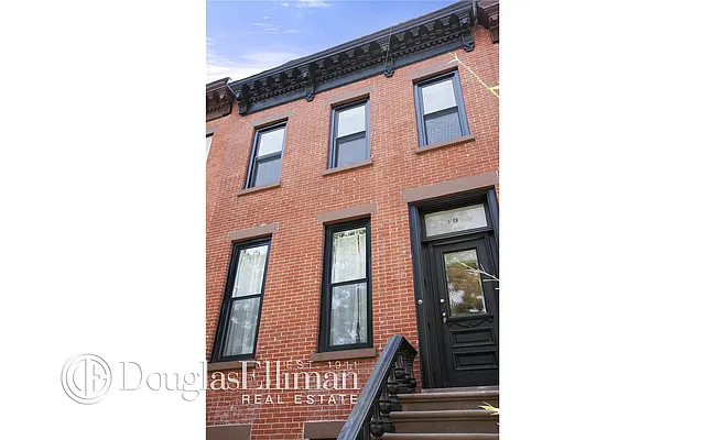 Rented by Douglas Elliman | media 15