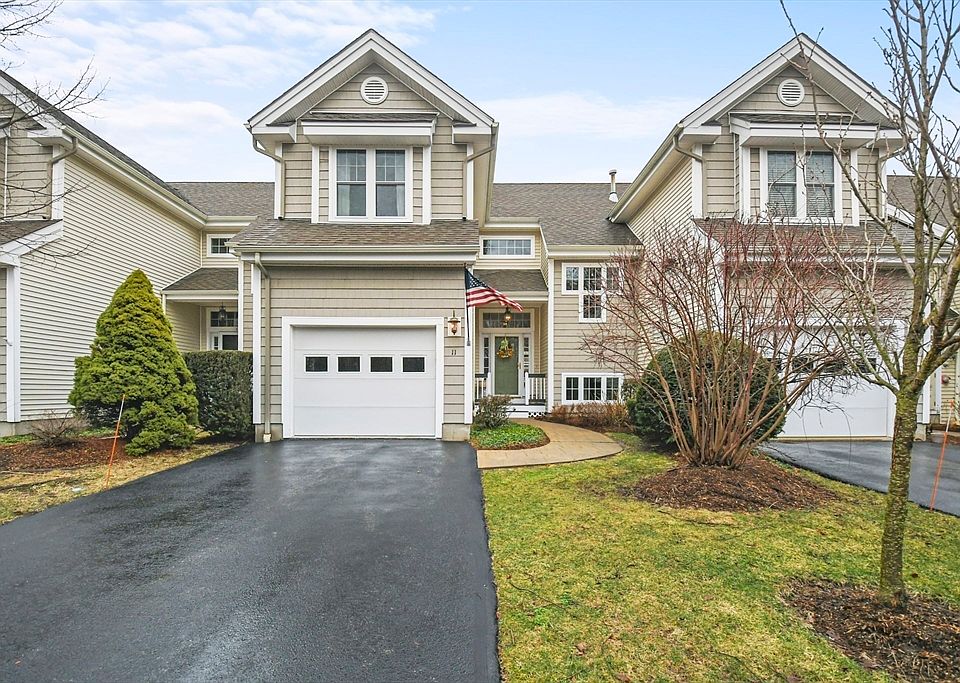 1st image of 11 Lincoln Ln #11