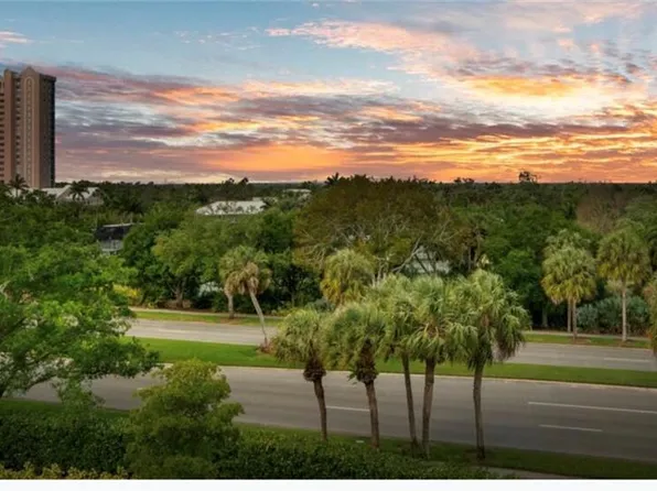 6300 Pelican Bay Blvd APT 405, Naples, FL 34108