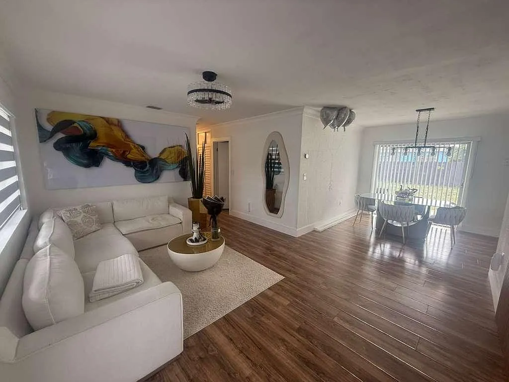 4 bed, 1.0 bath, 1250 sqft, $1,464 — Photo 2