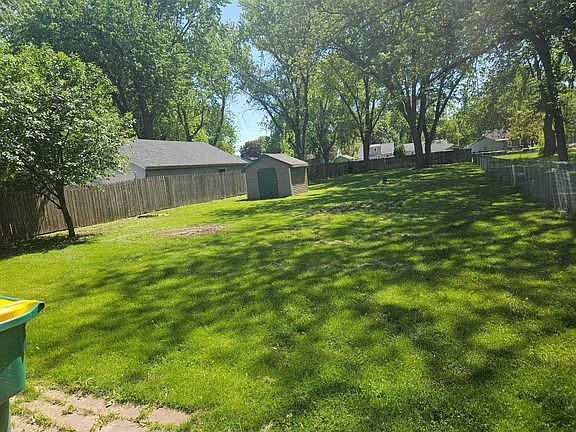 4th image of 1332 Emilie St