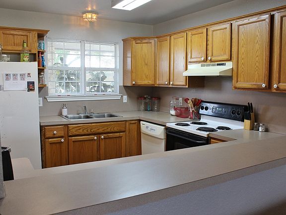 3rd image of 1040 W Davilla St