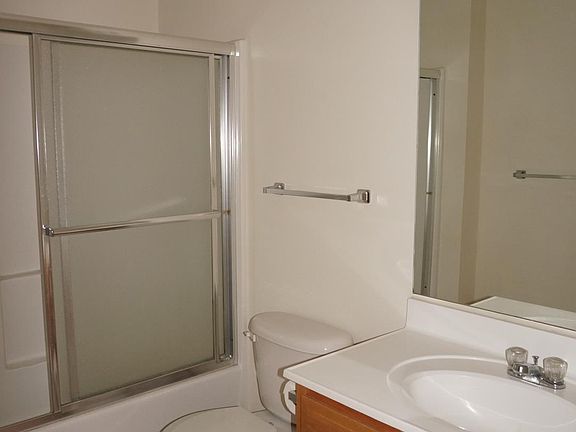 4th image of 711 Irving St APT 3