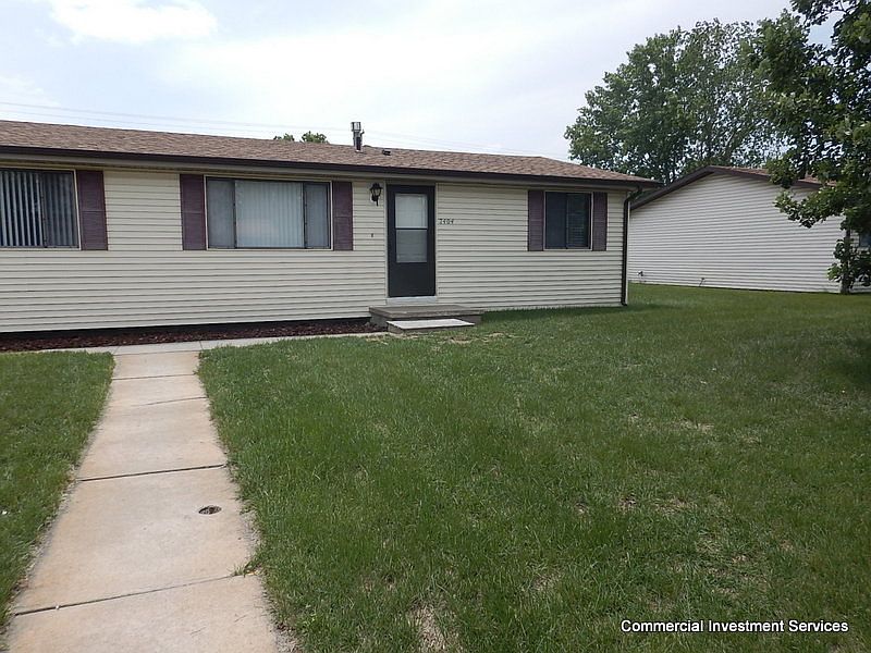 1st image of 2404 W 5th St