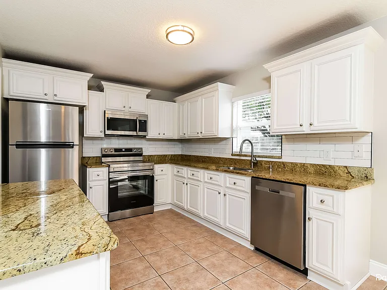 3115 Natoma Way — Photo 5