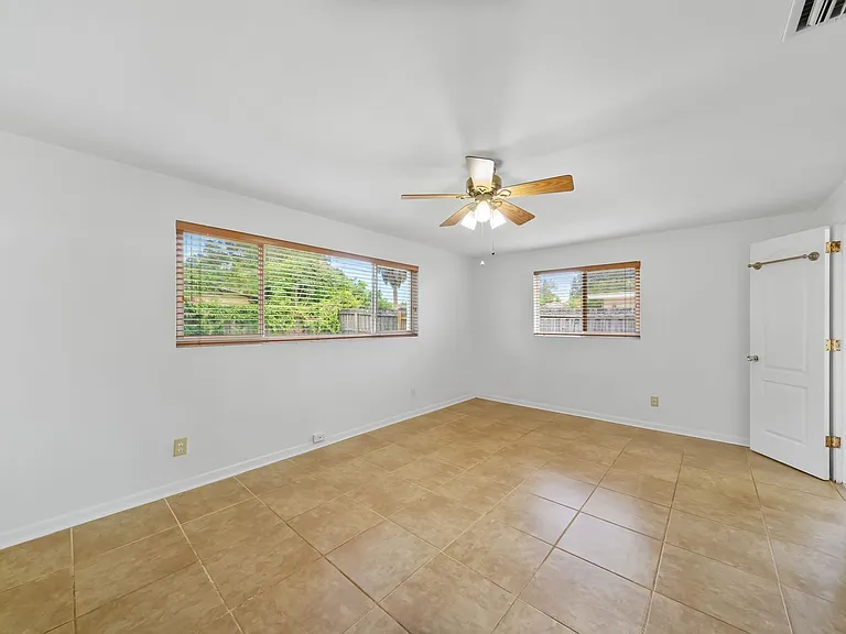 1812 Lady Mary Dr — Photo 28