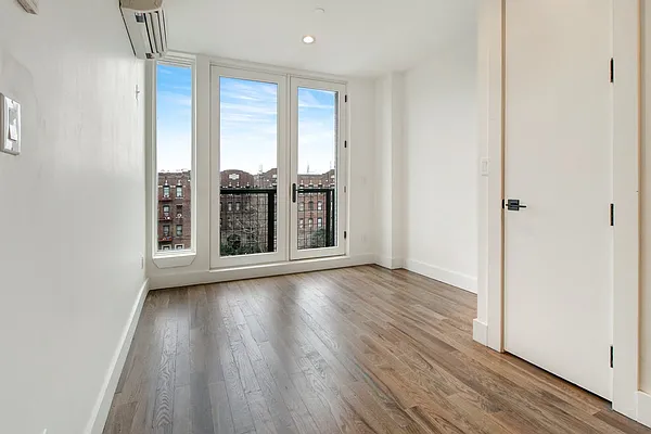 Rented by EXR | media 17